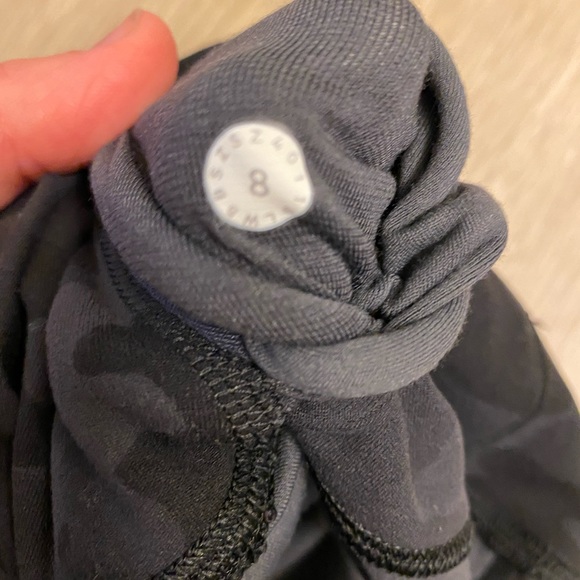 Sold on V - Picture 4 of 4